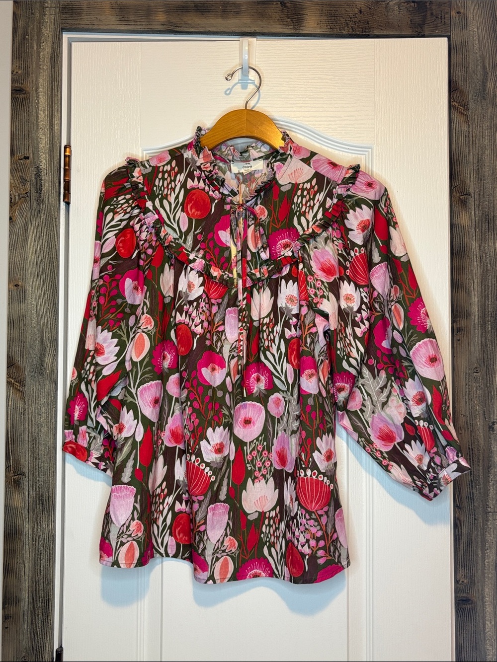 entro Floral Ruffle Tie-Neck Blouse in Pink, Red, Green size small